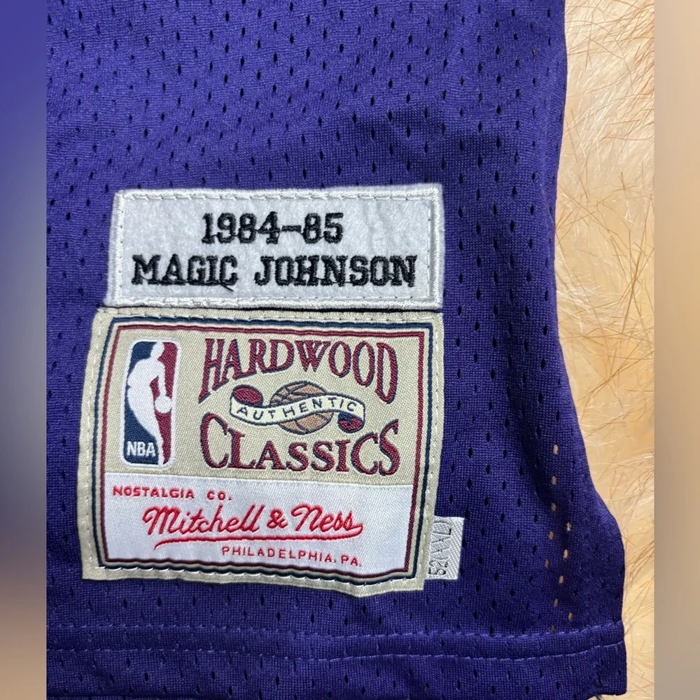 Los Angeles Lakers Away 1984-85 Magic Johnson Swingman Jersey XXL - Picture 5 of 6